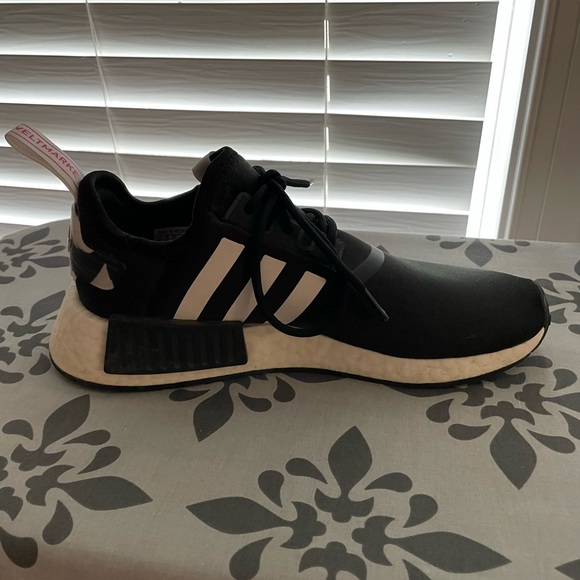 ADIDAS - Picture 7 of 8